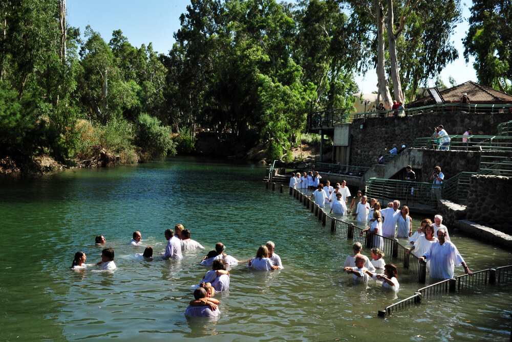 Bautismos en el río Jordán