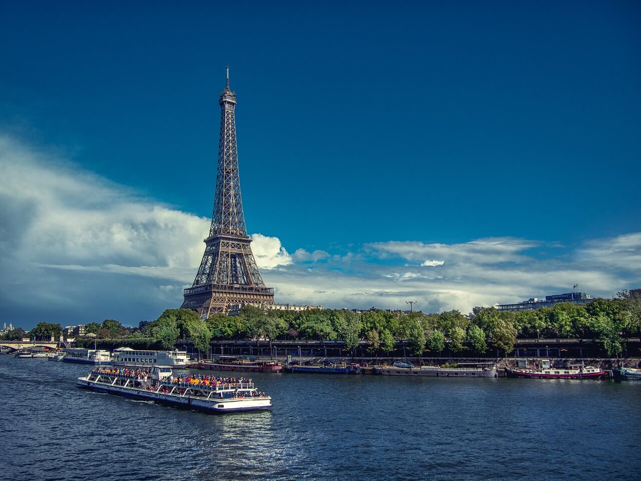 Crucero en el río Sena en París