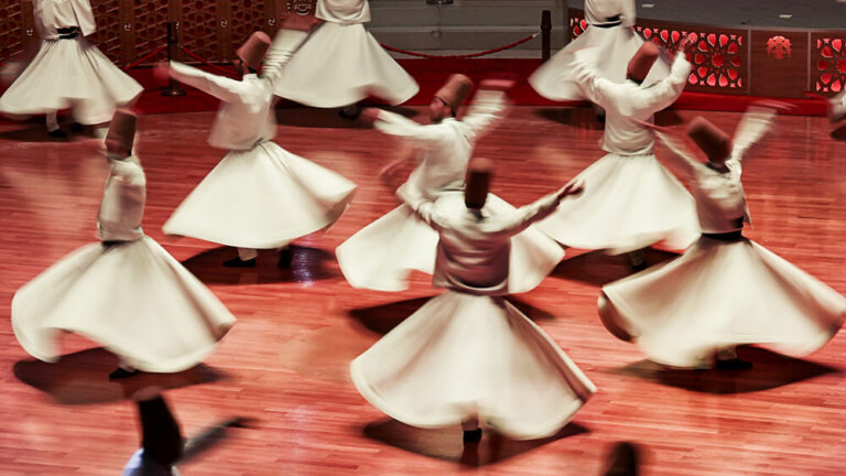 Derviches giróvagos: una danza espectacular en Estambul