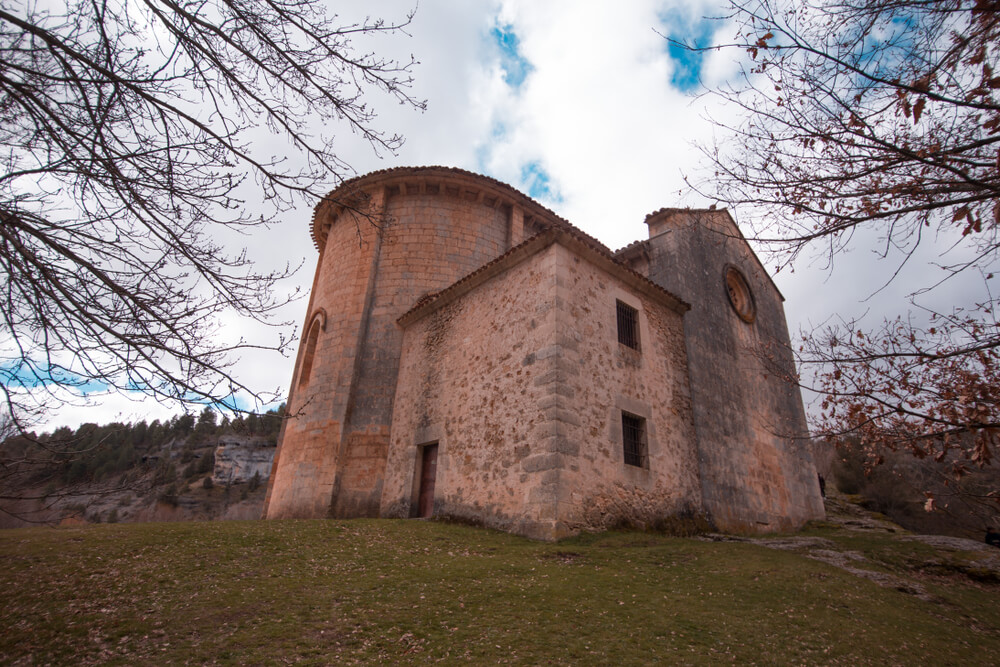 Ermita de San Bartolomé en el río Lobos en Soria