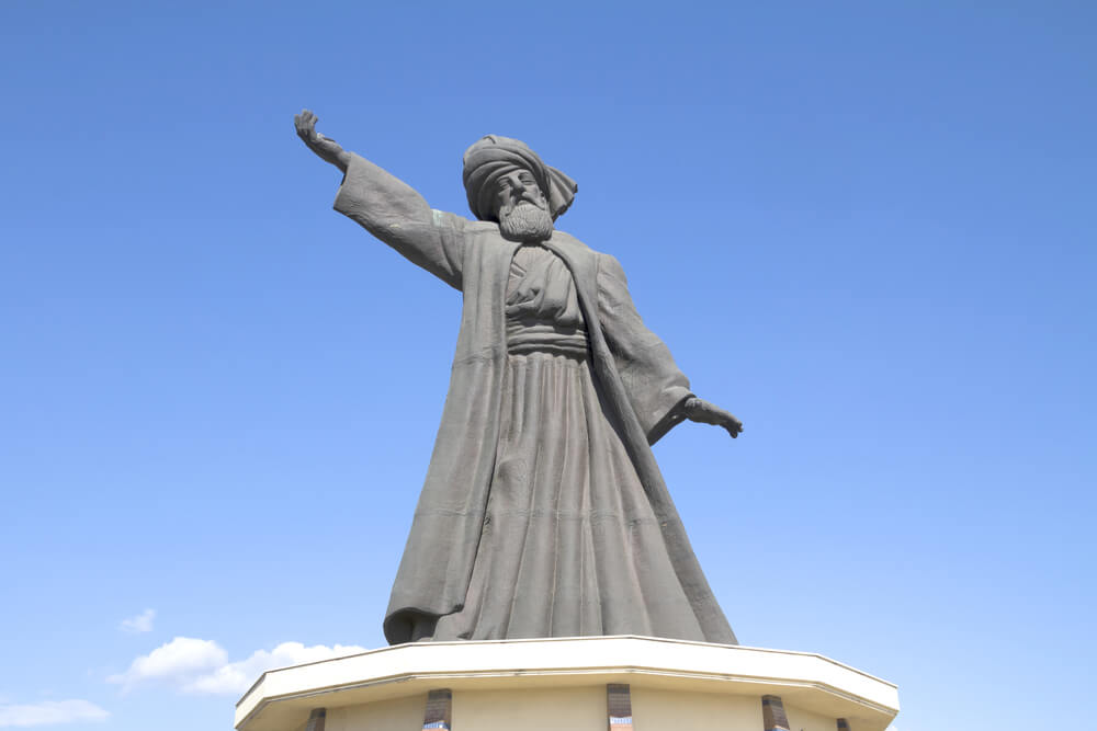 Estatua de Rumi en Konya