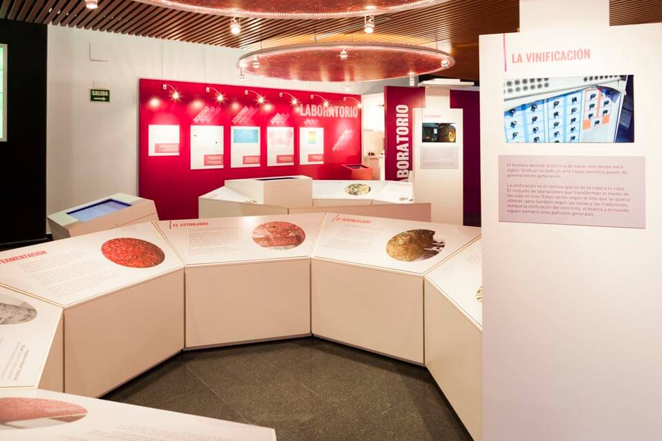 Interior del museo Torre del Vino