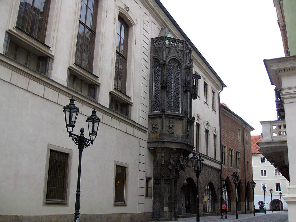 Fachada del Karolinum en Praga