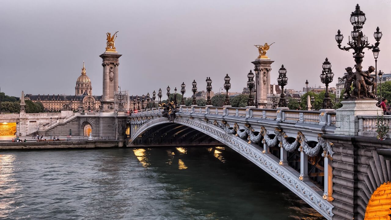 Puente Alejandro III sobre el río Sena