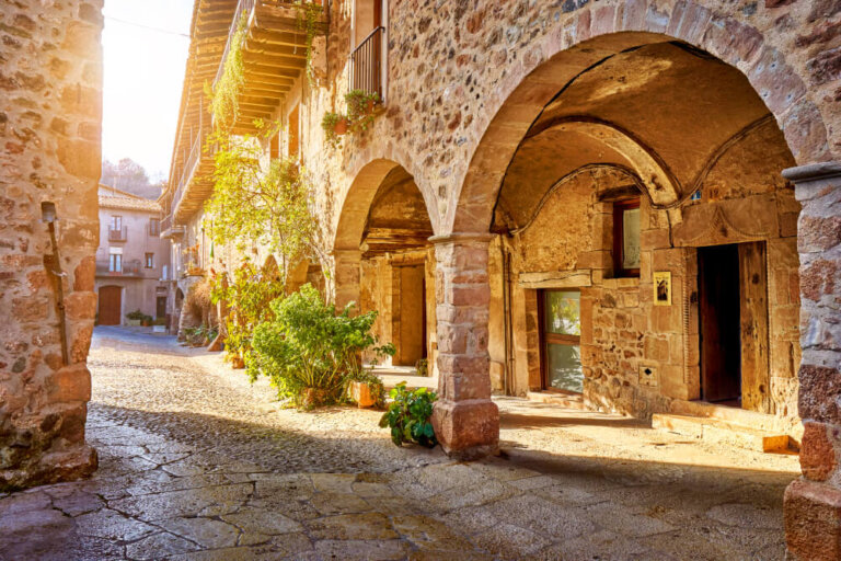 Santa Pau, un bonito pueblo medieval en Girona