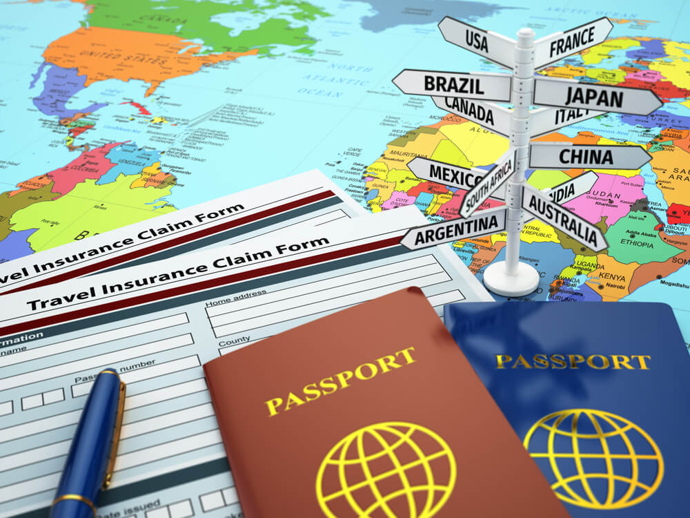 Pasaportes sobre un mapa