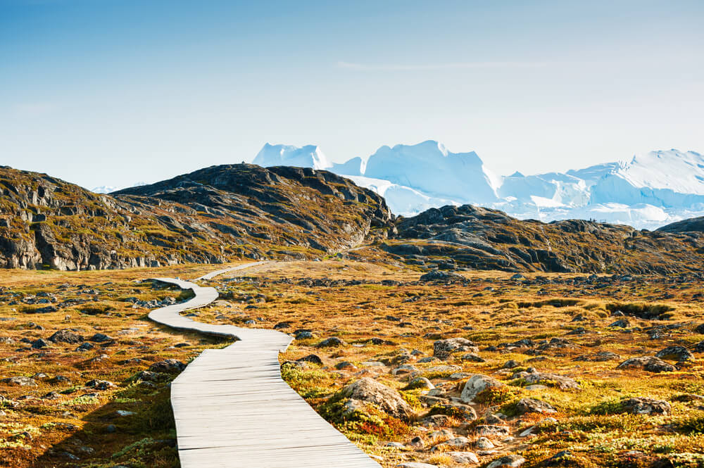Sendero para hacer turismo natural por Groenlandia