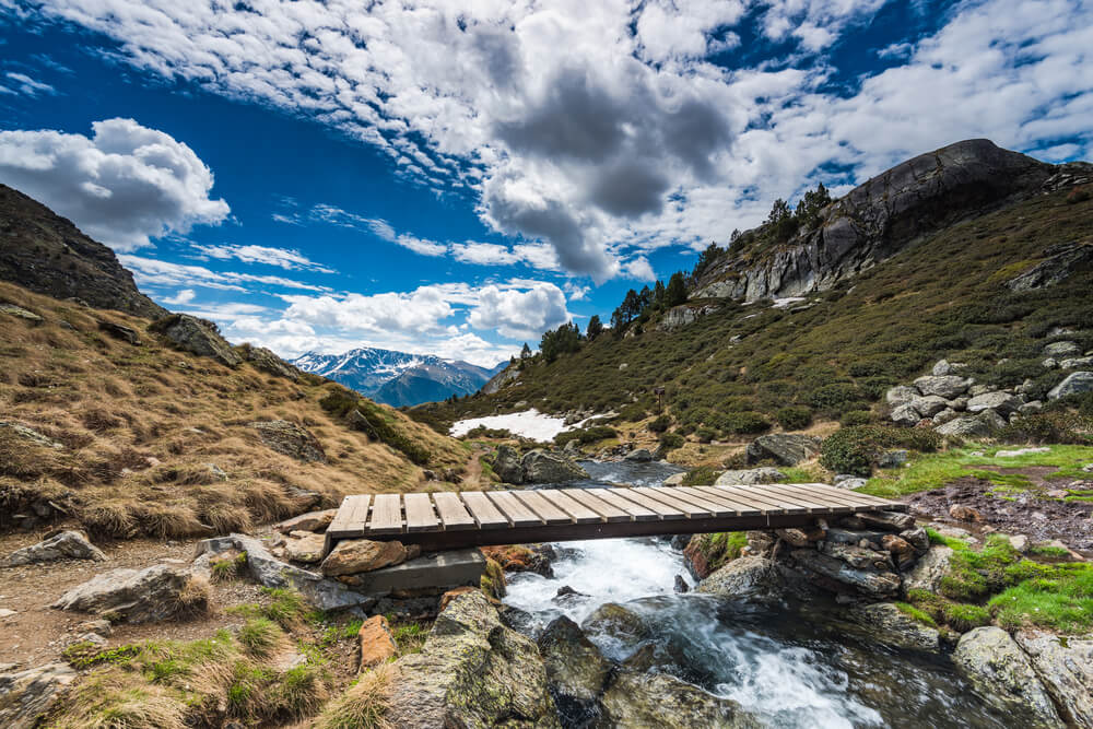 Sendero en los lagos de Tristaina