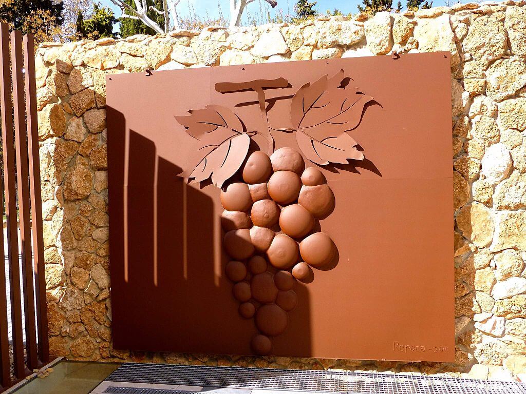 Entrada a bodega en Socuéllamos