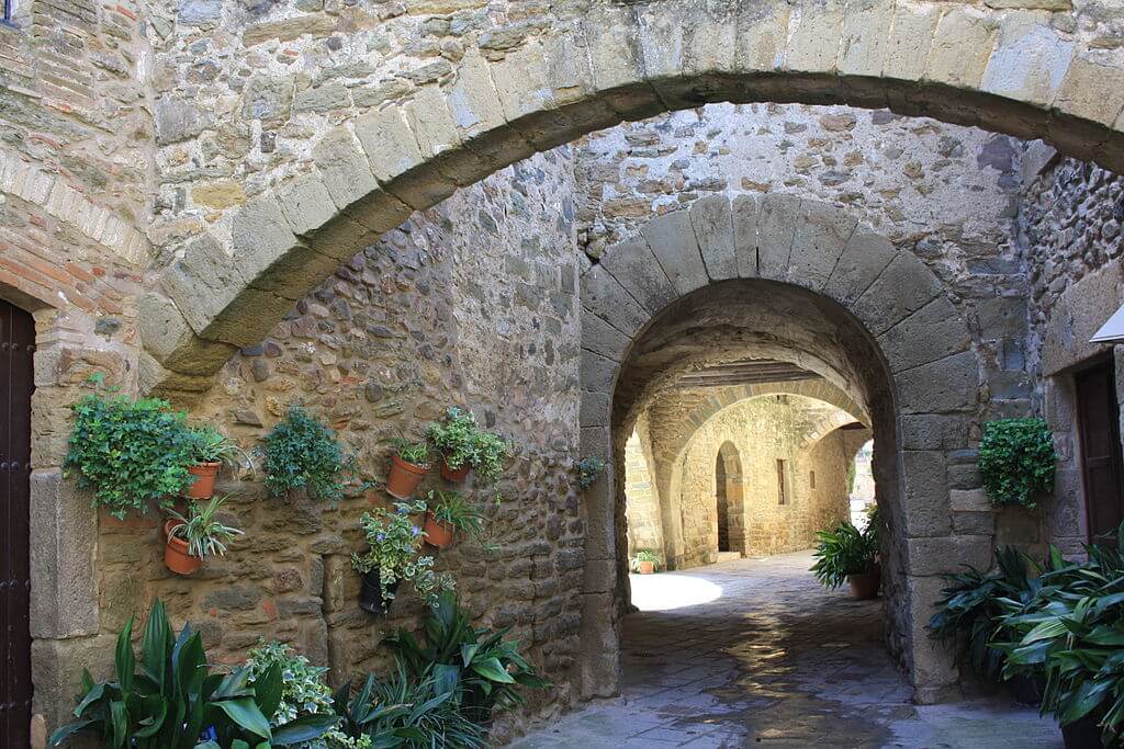 Calle de los Arcos de Monells