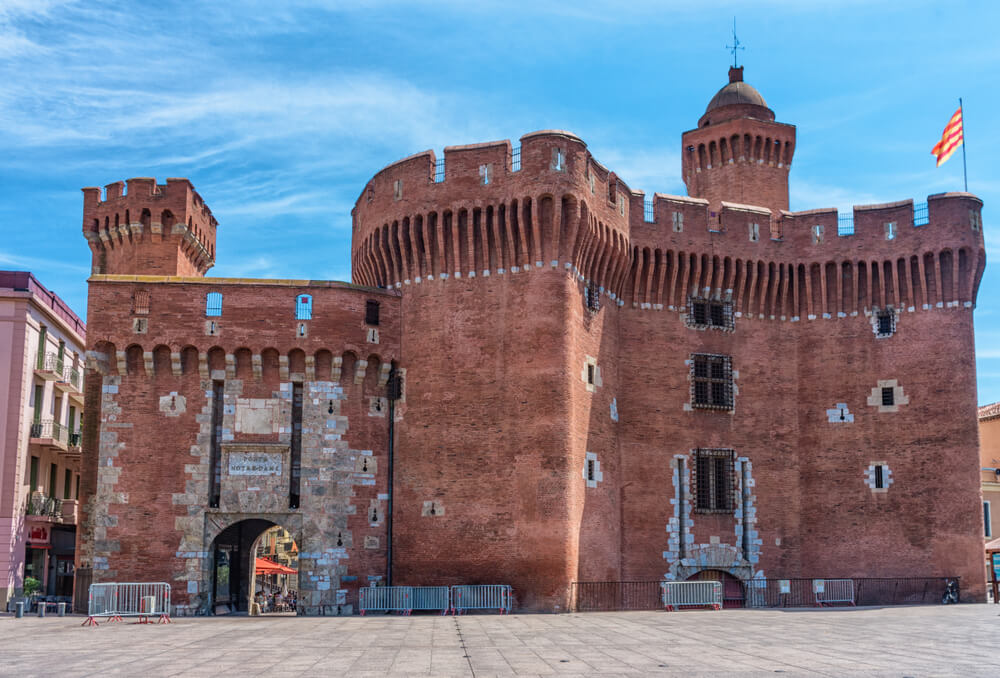 El Castillet en el centro medieval de Perpiñán