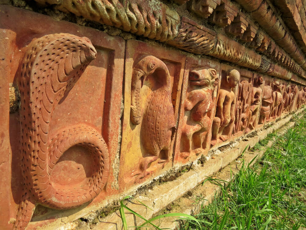 Detalle decorativo del vihara de Paharpur