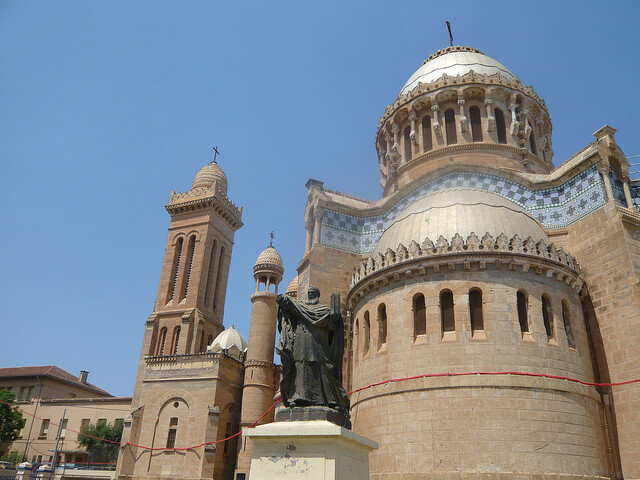 Exterior de Notre Dame de África