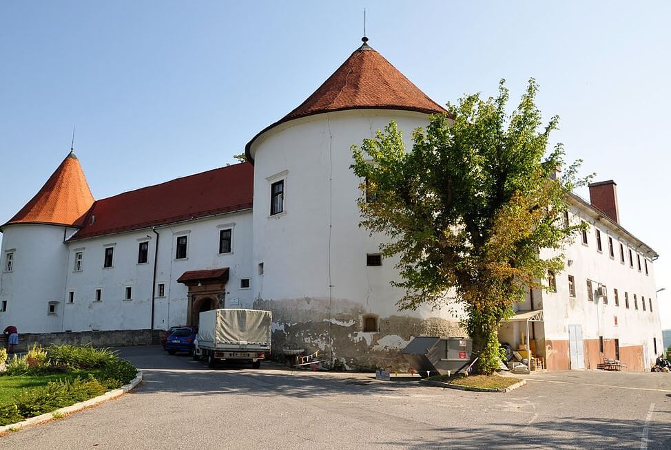 Vista del castillo de Hrastovec