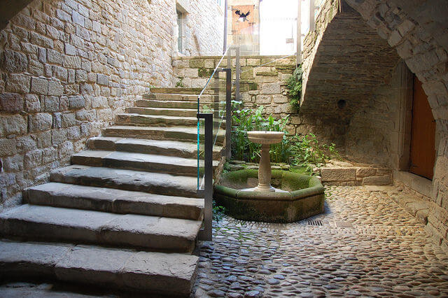 Interior del moansterio de Mon Sant Benet