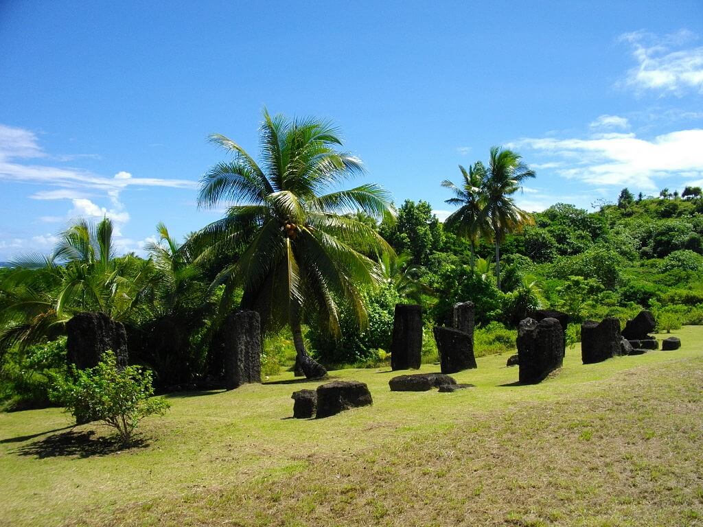 Monolitos de Badrulchau en Meleok
