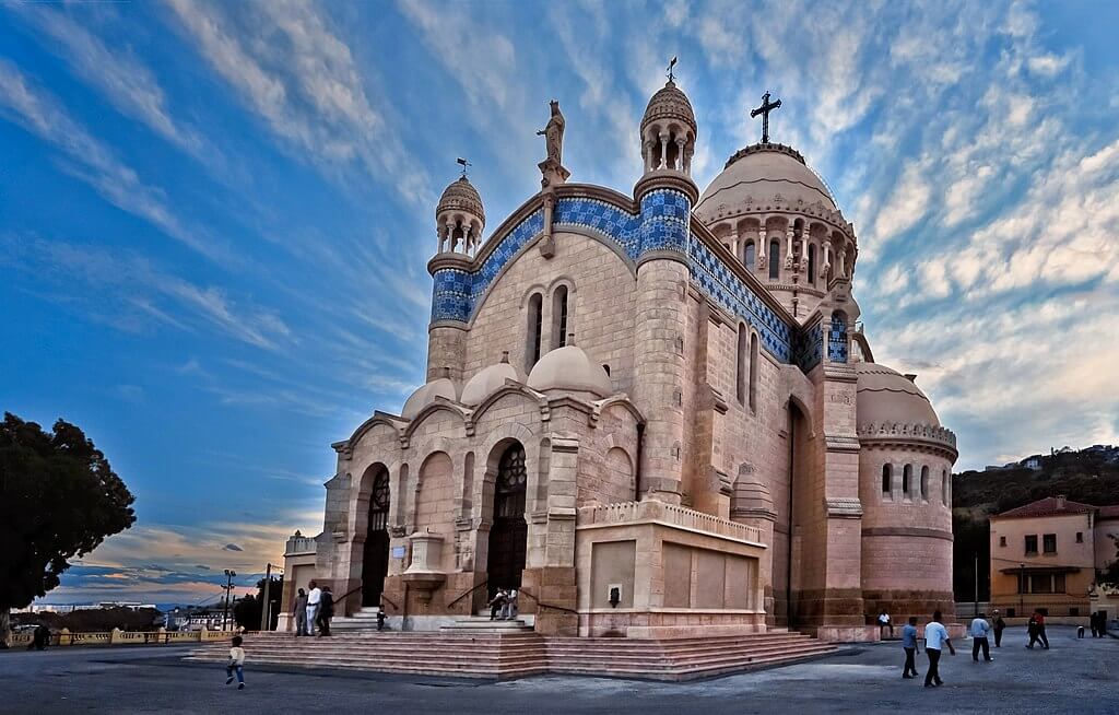 Fachada de la Basílica Menor de Nuestra Señora de África