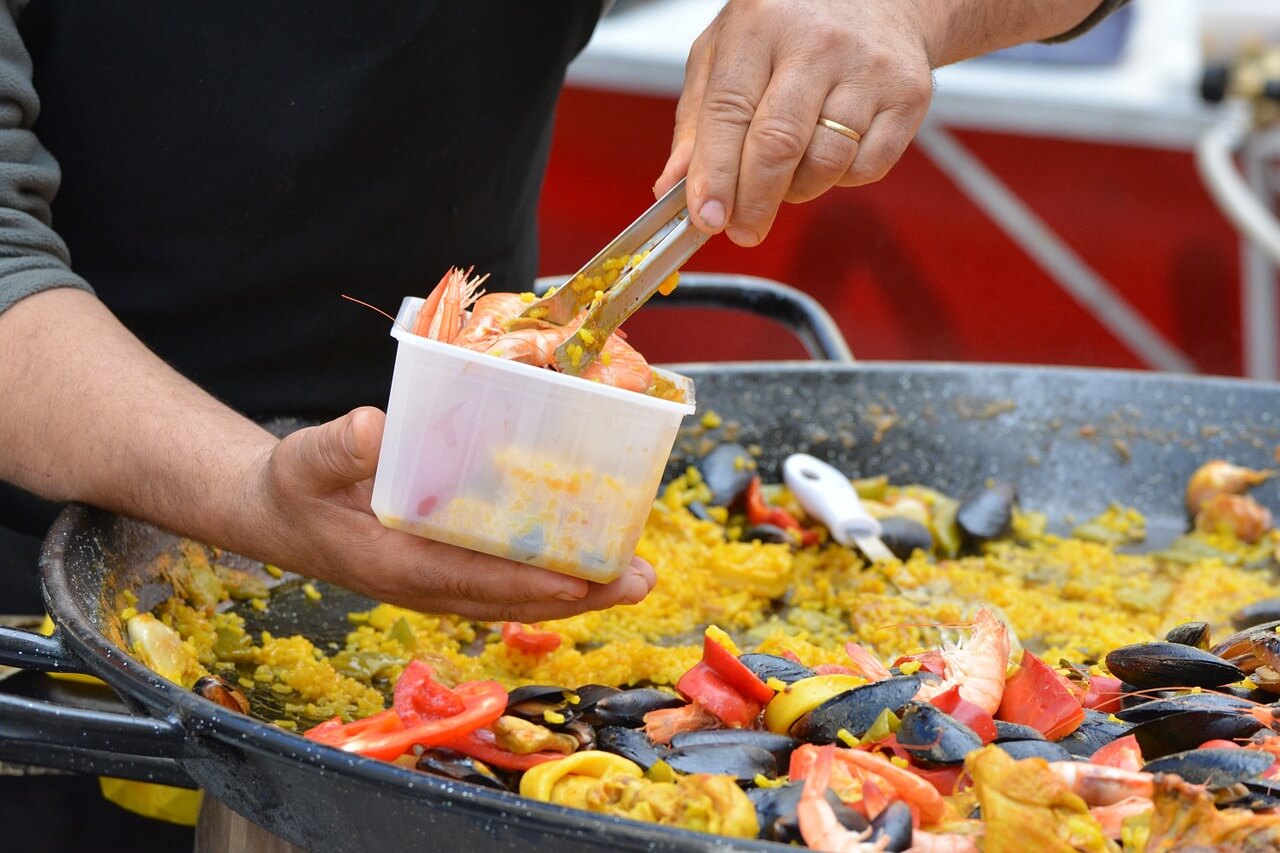 Reparto de paella