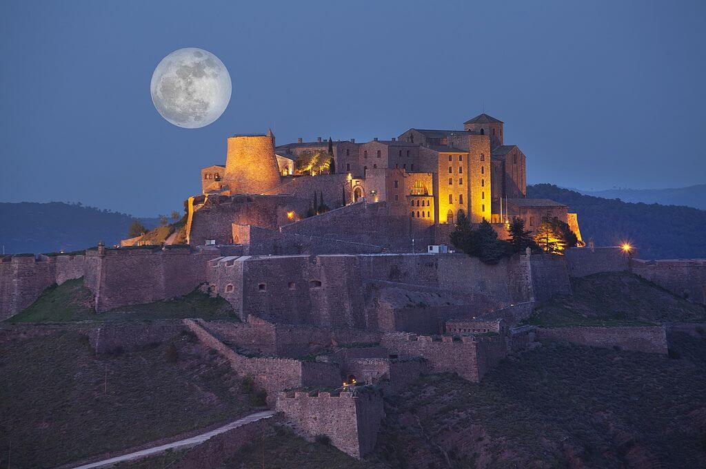 Parador de Cardona por la noche