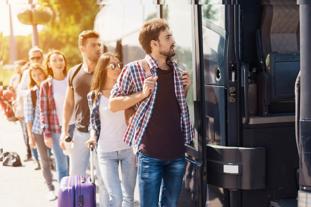 Pasajeros en un viaje en autobús