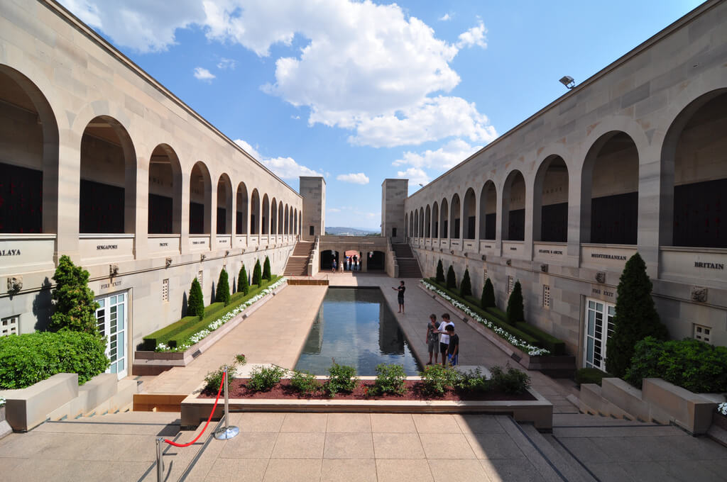 Patio central del Memorial de la Guerra