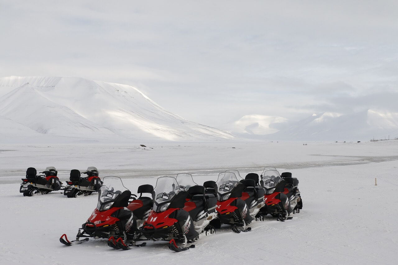 Motos de nieve en Svalrbard