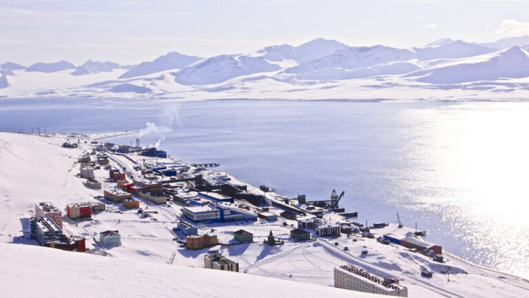 Una aventura en motonieve por Svalbard