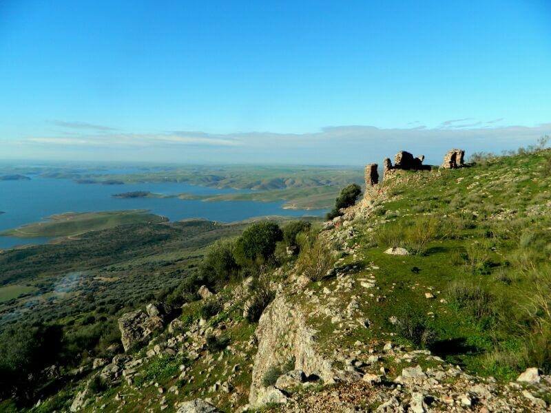 Ruinas del castillo templario de Lares