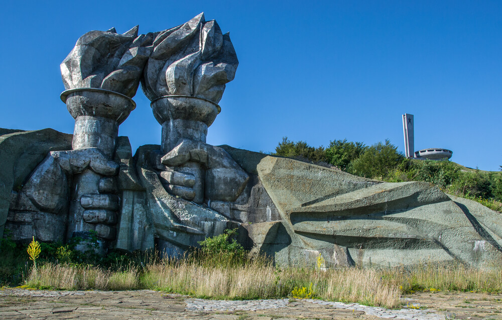 Acceso al monumento de Buzludzha
