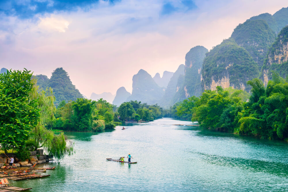 Balsas en el río Li en Yangshuo