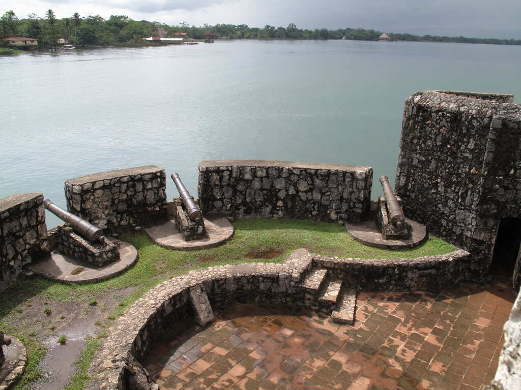 Cañones en el castillo de San Felipe de Lara