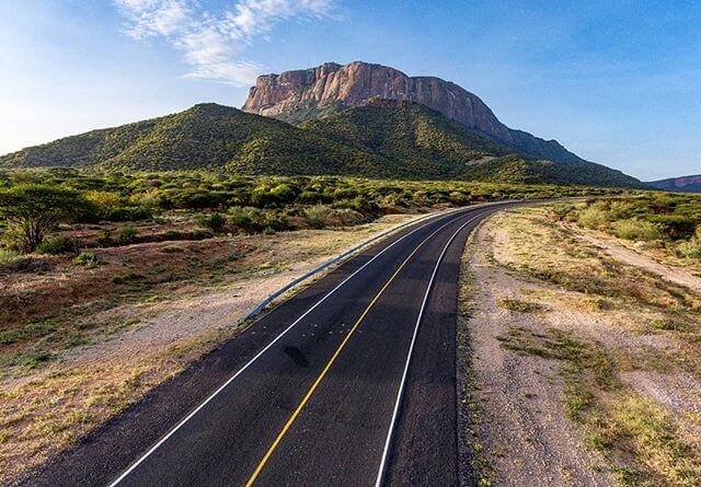 Carretera hacia el monte Ololokwe