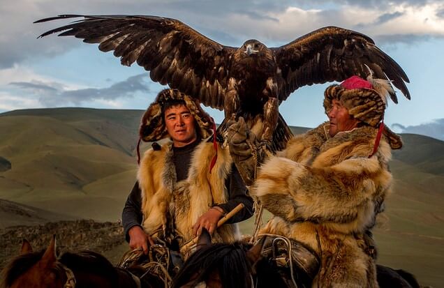 Cazador en el Festival del Águila de Mongolia