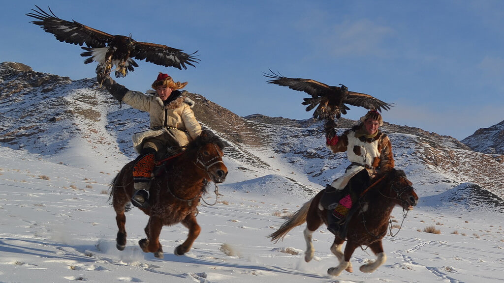 Cazadores con águilas en Mongolia