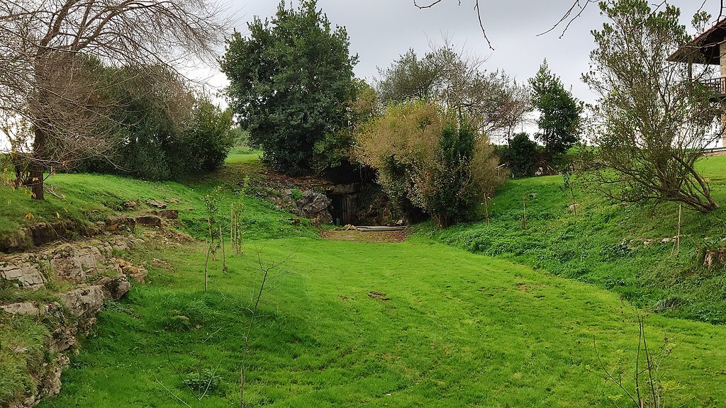 Entrada a la cueva de Altamira