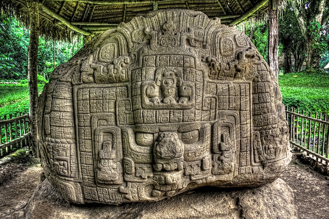 Escultura maya en Quiriguá