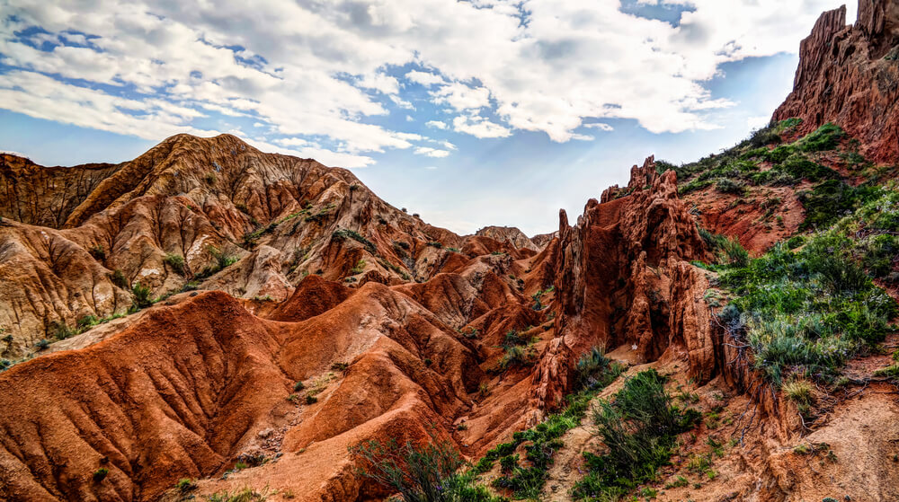 Interior del Fairy Tale Canyon en Issyk Kul