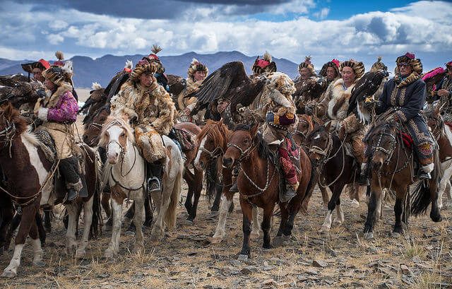 Participantes en el Festival del Águila en Mongolia