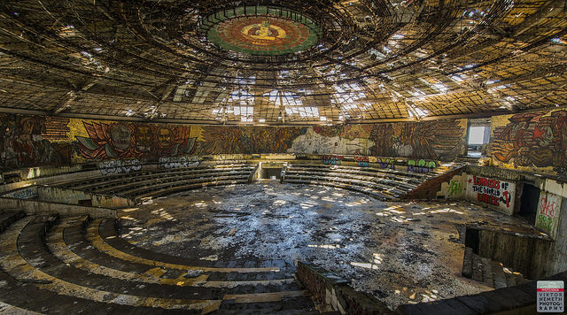 Interior del monumento de Buzludzha