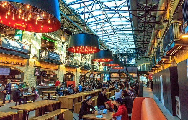 Interior del mercado Forks