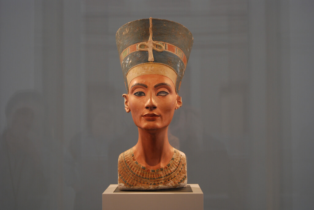 Busto de Nefertiti en el Altes Museum de Berlín
