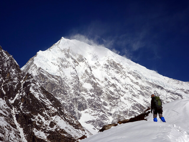 Deportista en el Parque Naciconal de Langtang en Nepal