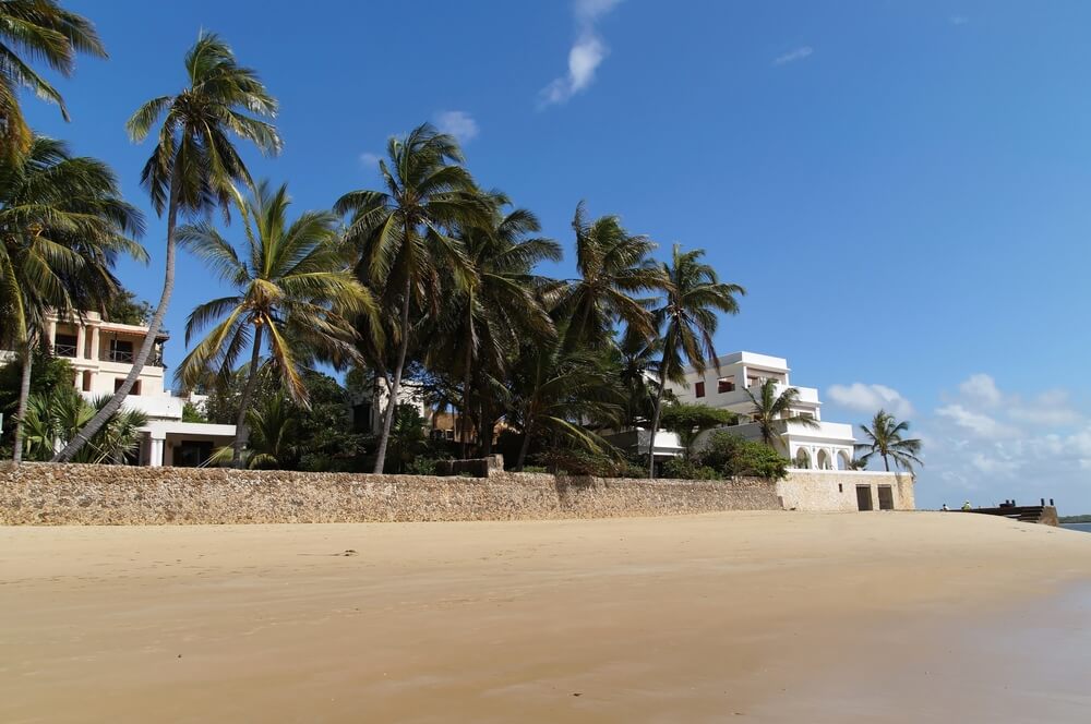 Explora las hermosas playas de la isla de Lamu