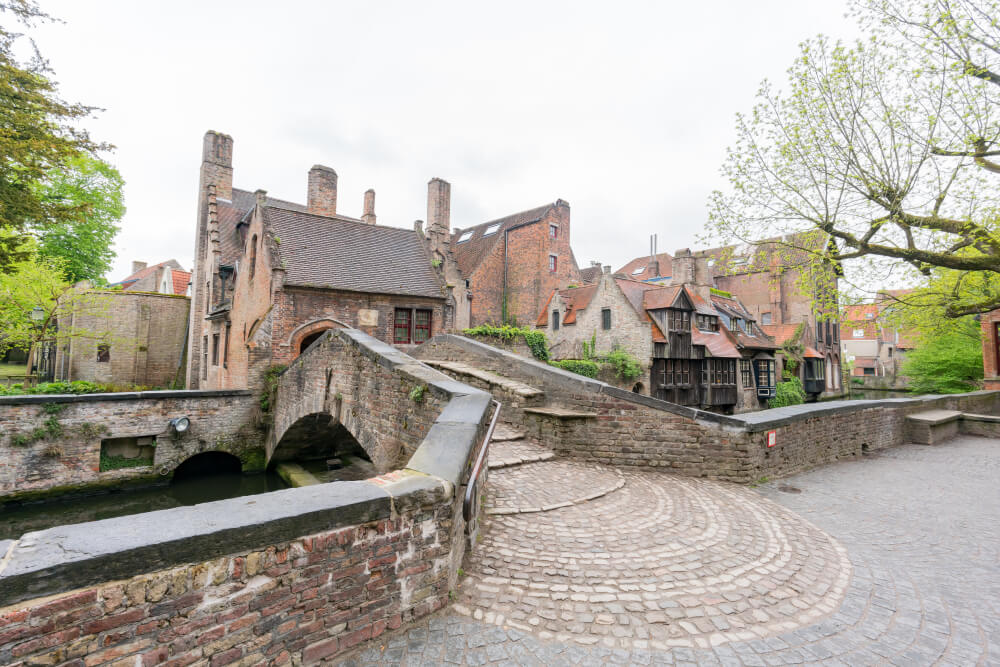 Pasarela del puente de San Bonifacio en Brujas