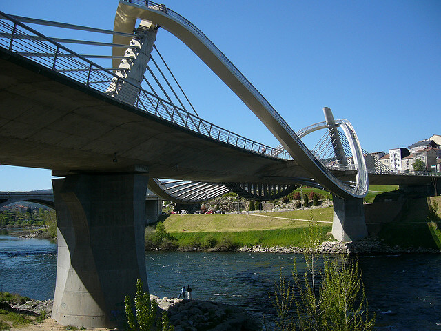 Vista del puente del Milenio en Ourense