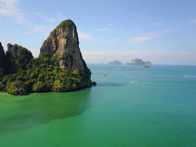 Vista de la costa de Tonsai Bay