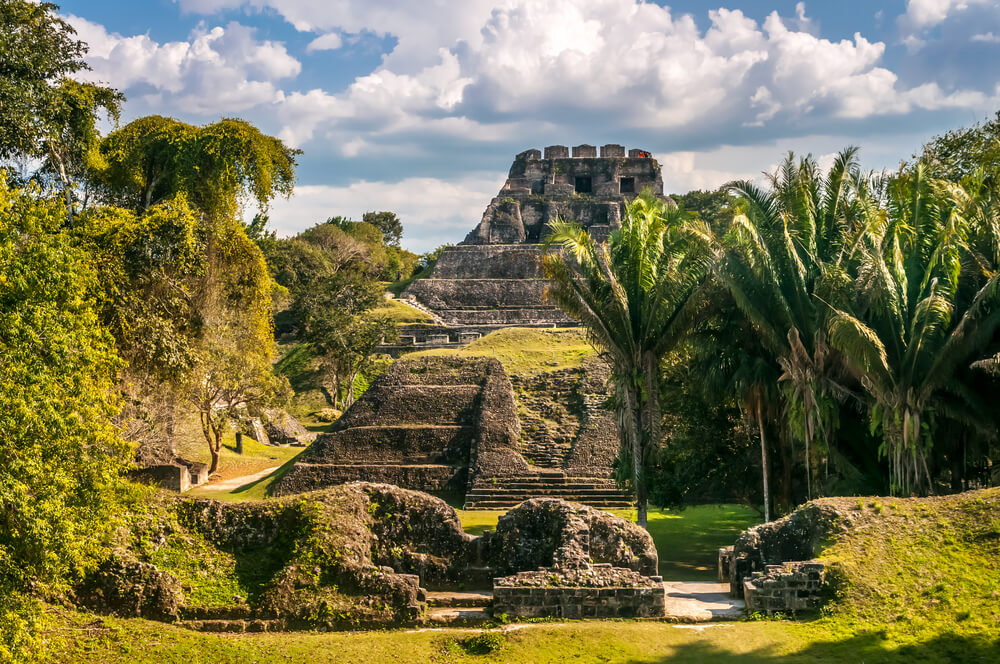 Ruinas mayas de Xunantunich en Belice