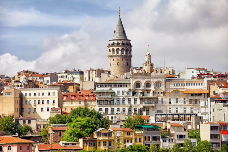 La Torre de la Doncella y la Torre Gálata en Estambul