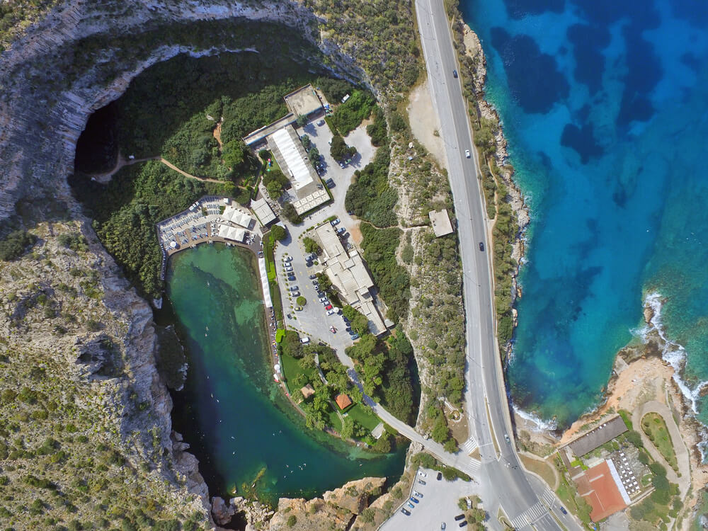 vista aérea del lago Vouliagmeni