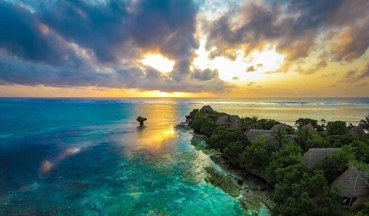 Amanecer en la playa de Diani